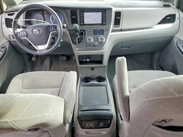 5TDKZ3DC7JS935292 2018 TOYOTA SIENNA - Image 8