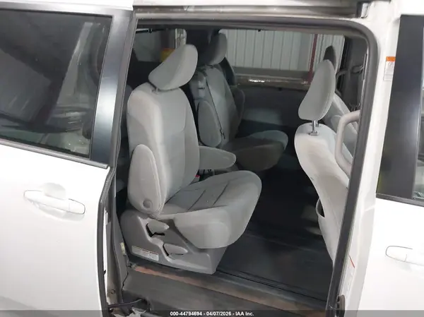 5TDKZ3DC7JS937480 2018 TOYOTA SIENNA - Image 8