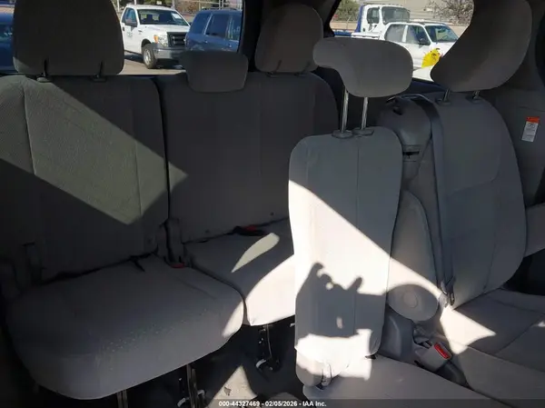 5TDKZ3DC7JS938239 2018 TOYOTA SIENNA - Image 8