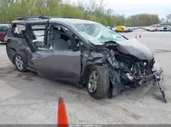 5TDKZ3DC7JS940573 2018 TOYOTA SIENNA