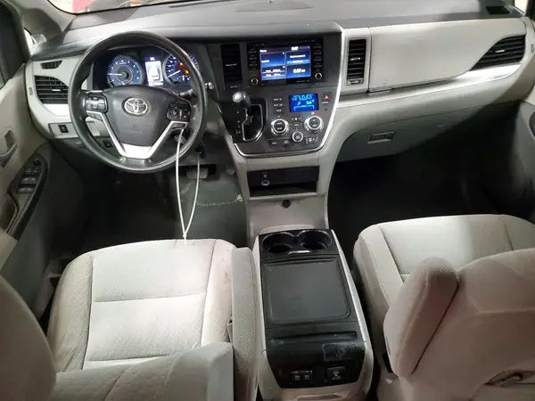 5TDKZ3DC7JS940850 2018 TOYOTA SIENNA - Image 8
