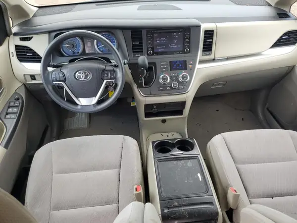 5TDKZ3DC7JS944042 2018 TOYOTA SIENNA - Image 8