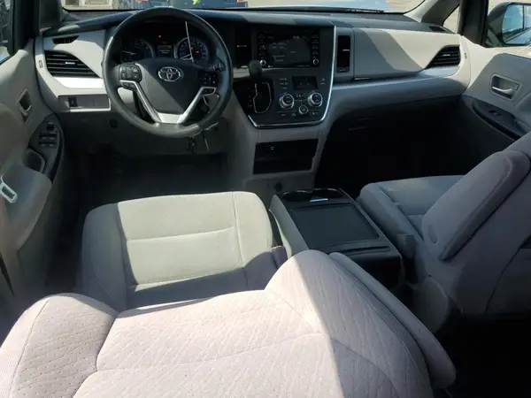 5TDKZ3DC7JS948303 2018 TOYOTA SIENNA - Image 8