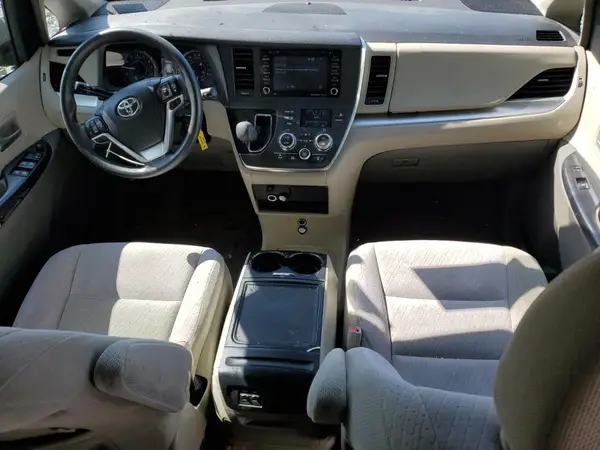 5TDKZ3DC7JS952822 2018 TOYOTA SIENNA - Image 8
