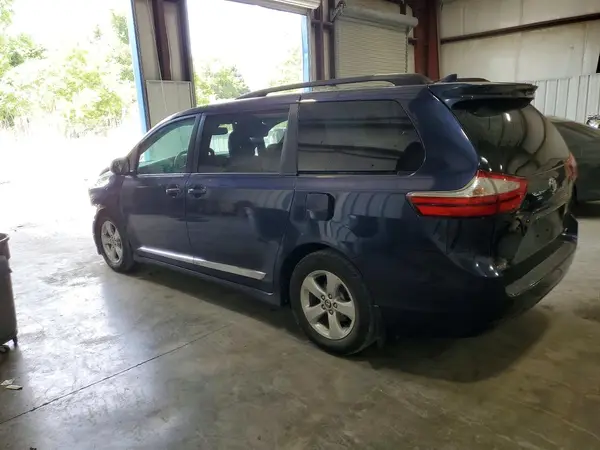 5TDKZ3DC7JS956725 2018 TOYOTA SIENNA - Image 2