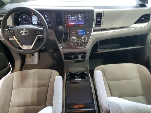 5TDKZ3DC7JS956725 2018 TOYOTA SIENNA - Image 8