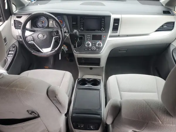 5TDKZ3DC7JS959141 2018 TOYOTA SIENNA - Image 8