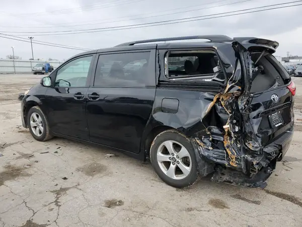 5TDKZ3DC7KS004602 2019 TOYOTA SIENNA - Image 2