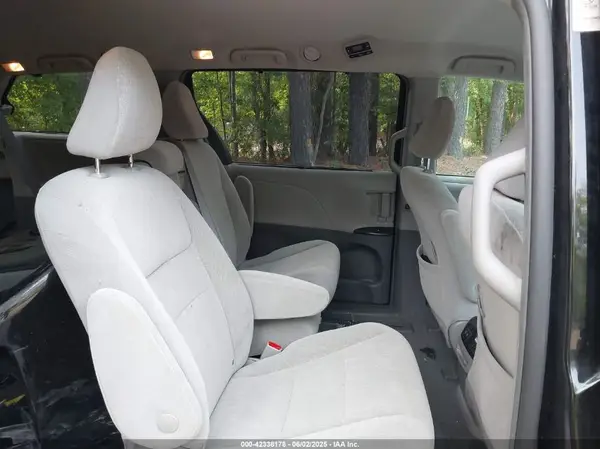 5TDKZ3DC7KS008763 2019 TOYOTA SIENNA - Image 8