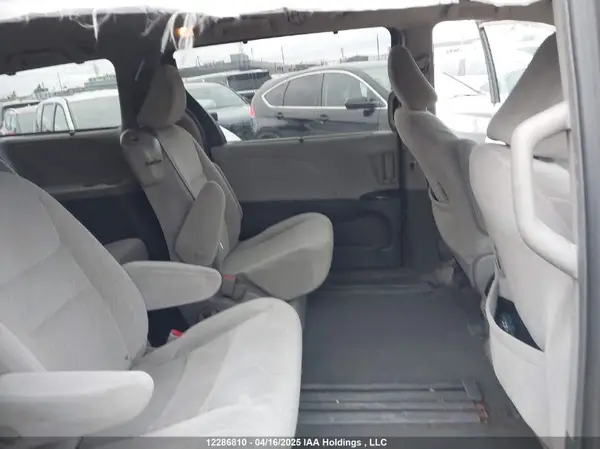 5TDKZ3DC7KS011596 2019 TOYOTA SIENNA - Image 8