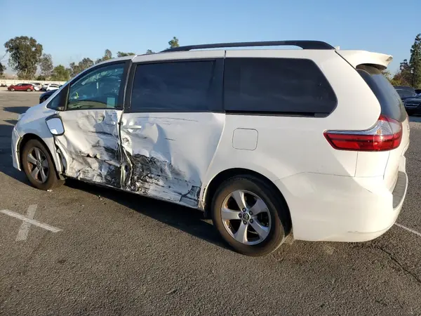 5TDKZ3DC7KS013719 2019 TOYOTA SIENNA - Image 2
