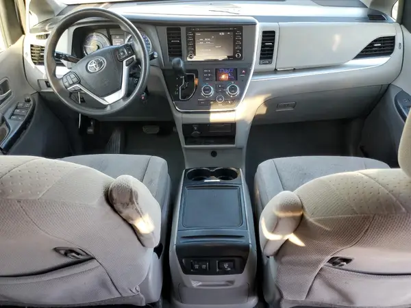 5TDKZ3DC7KS013719 2019 TOYOTA SIENNA - Image 8