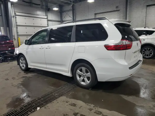 5TDKZ3DC7KS017012 2019 TOYOTA SIENNA - Image 2