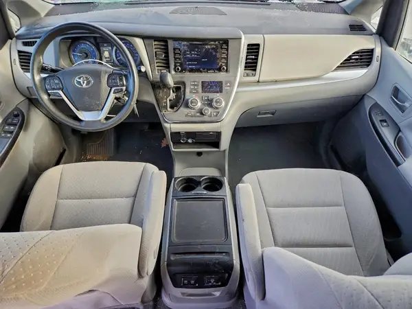 5TDKZ3DC7KS019021 2019 TOYOTA SIENNA - Image 8