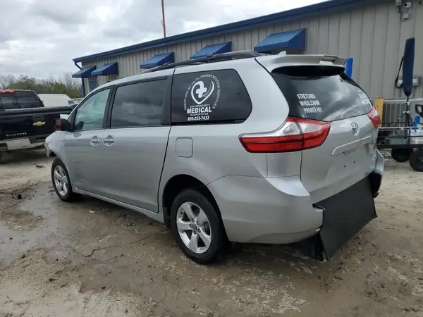 5TDKZ3DC7KS019908 2019 TOYOTA SIENNA - Image 2