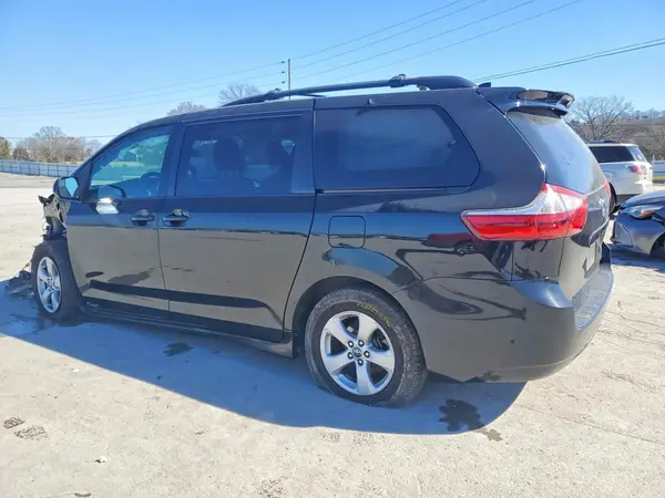 5TDKZ3DC7KS967788 2019 TOYOTA SIENNA - Image 2