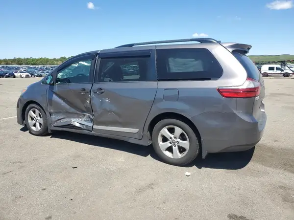 5TDKZ3DC7KS968584 2019 TOYOTA SIENNA - Image 2