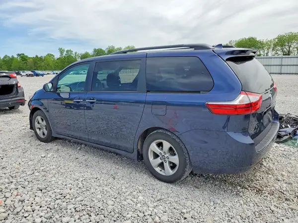 5TDKZ3DC7KS970495 2019 TOYOTA SIENNA - Image 2