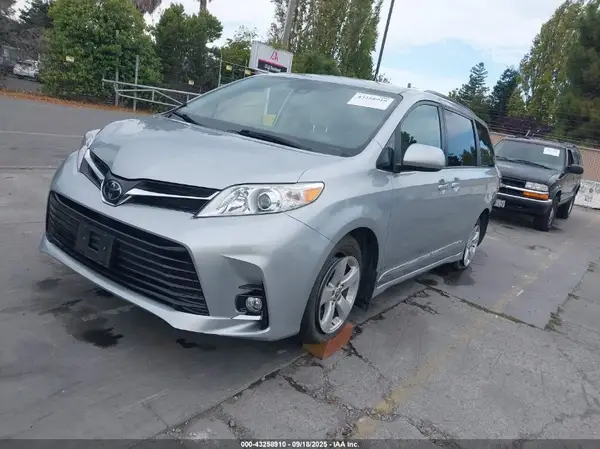 5TDKZ3DC7KS971405 2019 TOYOTA SIENNA - Image 2