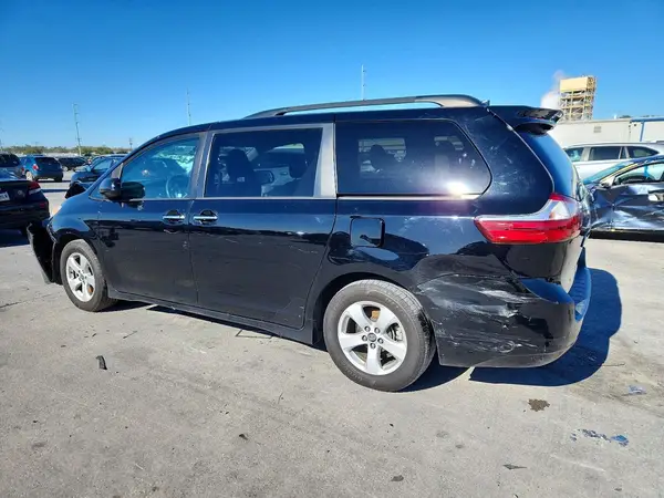 5TDKZ3DC7KS975244 2019 TOYOTA SIENNA - Image 2