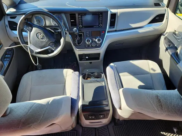 5TDKZ3DC7KS975244 2019 TOYOTA SIENNA - Image 8