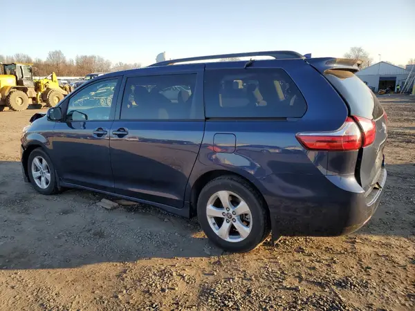 5TDKZ3DC7KS979231 2019 TOYOTA SIENNA - Image 2