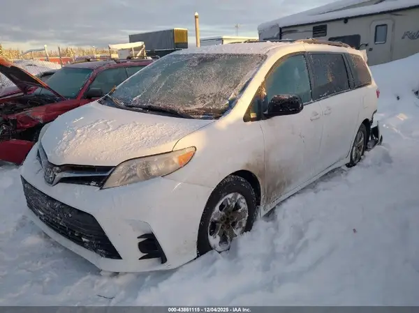 5TDKZ3DC7KS979617 2019 TOYOTA SIENNA - Image 2