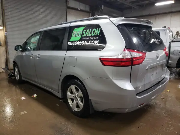 5TDKZ3DC7KS984056 2019 TOYOTA SIENNA - Image 2