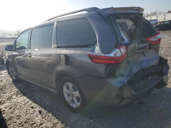 5TDKZ3DC7KS984932 2019 TOYOTA SIENNA - Image 2