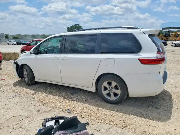 5TDKZ3DC7KS986504 2019 TOYOTA SIENNA - Image 2