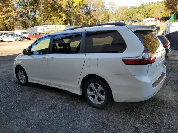 5TDKZ3DC7KS987099 2019 TOYOTA SIENNA - Image 2