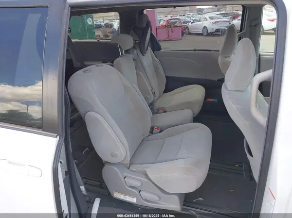 5TDKZ3DC7KS987944 2019 TOYOTA SIENNA - Image 8