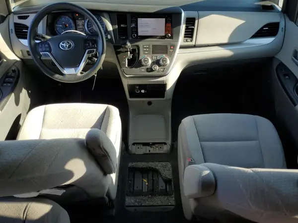 5TDKZ3DC7KS992903 2019 TOYOTA SIENNA - Image 8