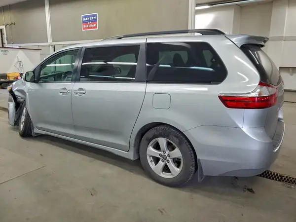 5TDKZ3DC7KS994716 2019 TOYOTA SIENNA - Image 2