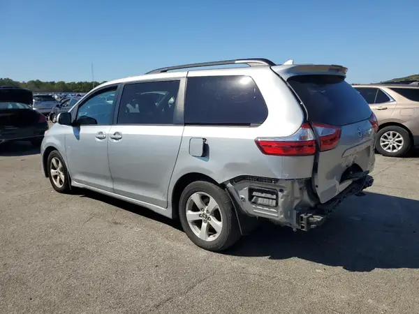 5TDKZ3DC7KS997955 2019 TOYOTA SIENNA - Image 2