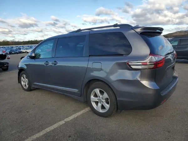 5TDKZ3DC7LS021370 2020 TOYOTA SIENNA - Image 2