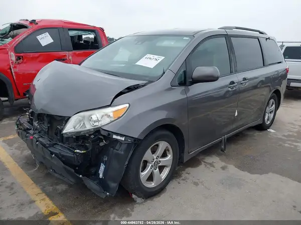 5TDKZ3DC7LS023426 2020 TOYOTA SIENNA - Image 2