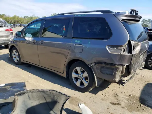 5TDKZ3DC7LS034684 2020 TOYOTA SIENNA - Image 2