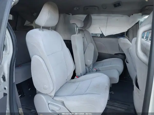 5TDKZ3DC7LS050500 2020 TOYOTA SIENNA - Image 8