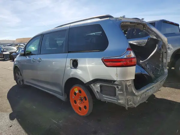 5TDKZ3DC7LS055423 2020 TOYOTA SIENNA - Image 2