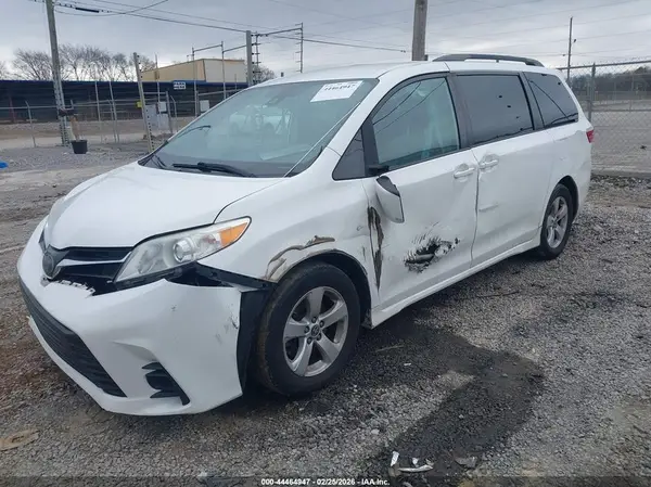 5TDKZ3DC7LS058323 2020 TOYOTA SIENNA - Image 2