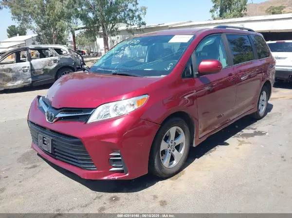 5TDKZ3DC7LS060864 2020 TOYOTA SIENNA - Image 2