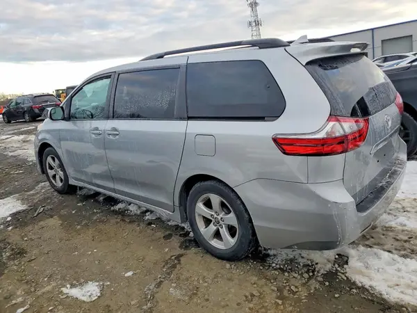 5TDKZ3DC7LS064252 2020 TOYOTA SIENNA - Image 2