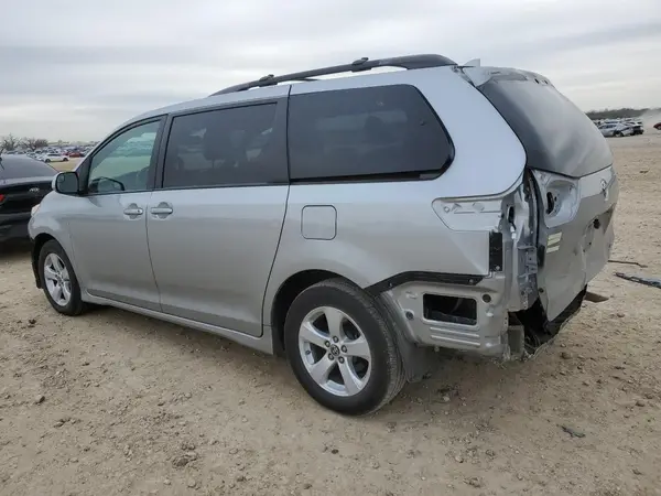 5TDKZ3DC7LS064266 2020 TOYOTA SIENNA - Image 2