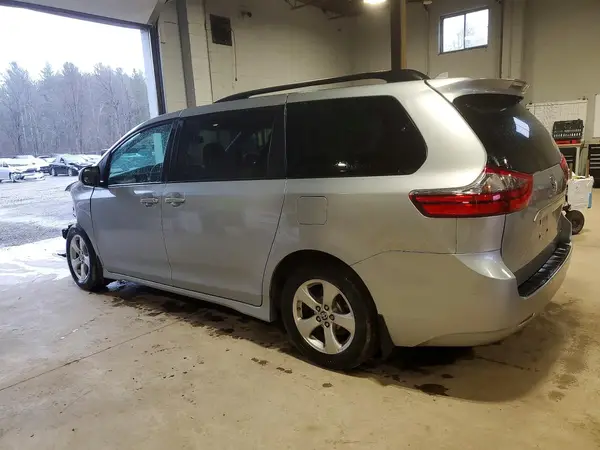 5TDKZ3DC7LS069824 2020 TOYOTA SIENNA - Image 2