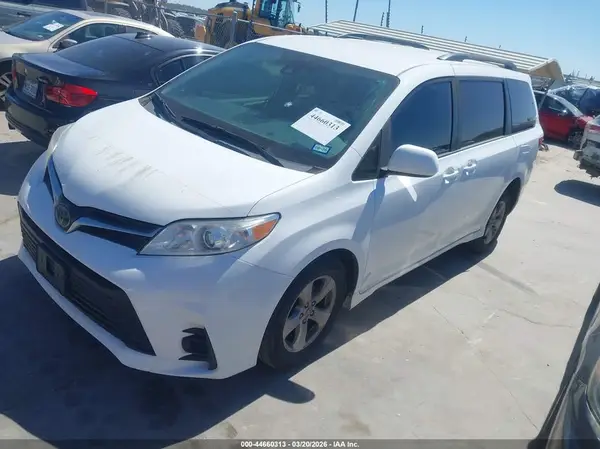 5TDKZ3DC7LS070097 2020 TOYOTA SIENNA - Image 2
