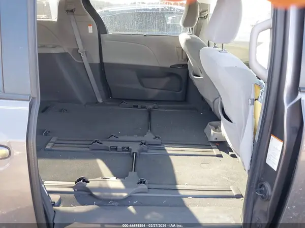 5TDKZ3DC7LS080743 2020 TOYOTA SIENNA - Image 8