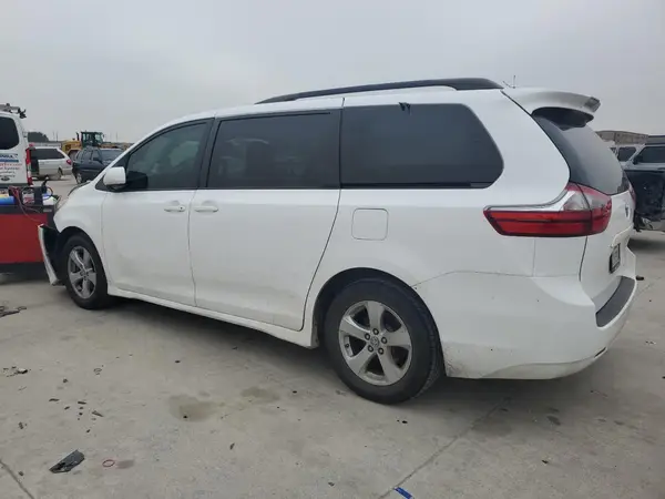 5TDKZ3DC7LS081892 2020 TOYOTA SIENNA - Image 2