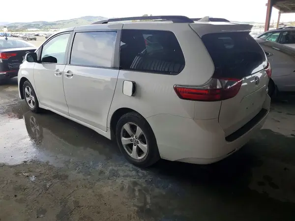 5TDKZ3DC7LS082637 2020 TOYOTA SIENNA - Image 2