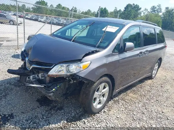 5TDKZ3DC7LS085201 2020 TOYOTA SIENNA - Image 2